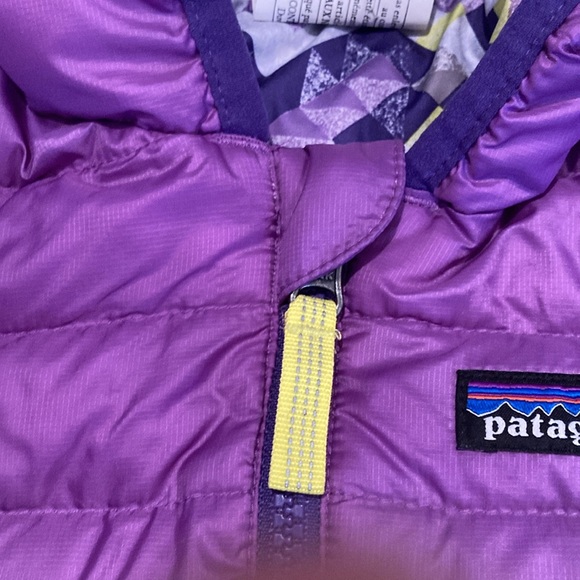 Patagonia 3-6 mos Reversible Down Hooded Jacket - Picture 4 of 9